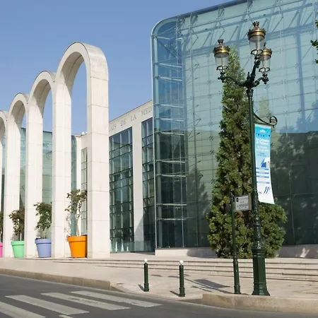 Hotell De Paris La Defense 2*