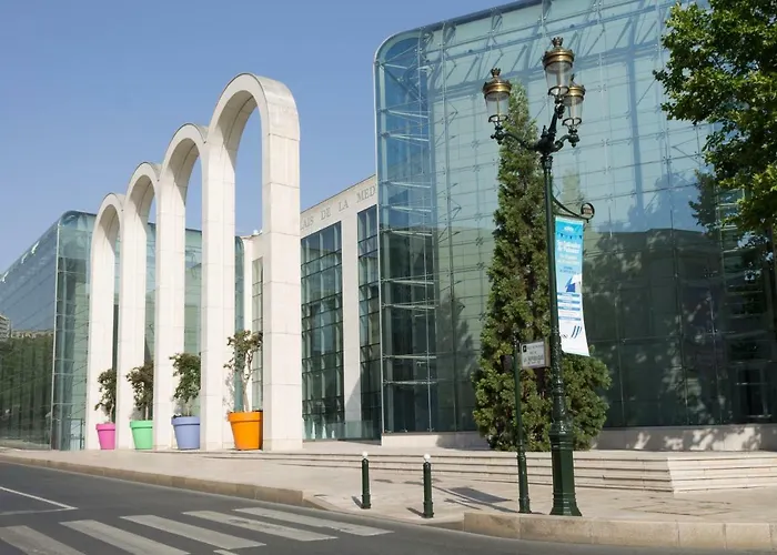 호텔 De Paris La Defense 2*